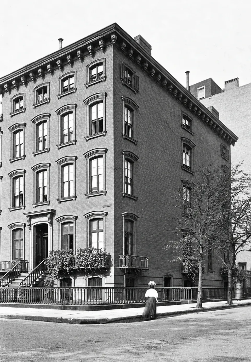 A photograph published in 1907 shows No. 1 with its high stoop, formal doorway, curved window hoods and bracketed cornice.