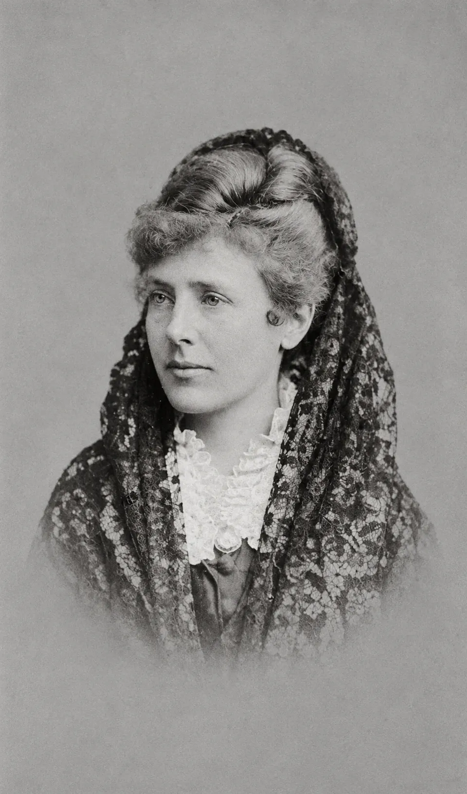 Historical photographic portrait of Kate Field in a dark lace mantilla.