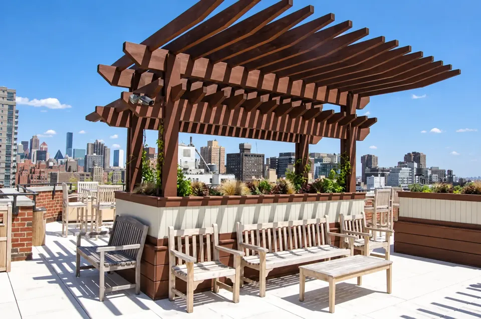 A timber pergola, benches, and planting on the roof deck at 32 Gramercy Park South.