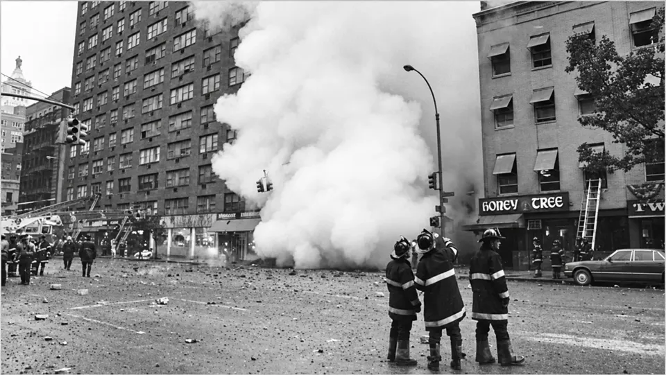 Firefighters at Third Avenue and East 20th Street during the August 1989 steam explosion, with 32 Gramercy Park South on the left.