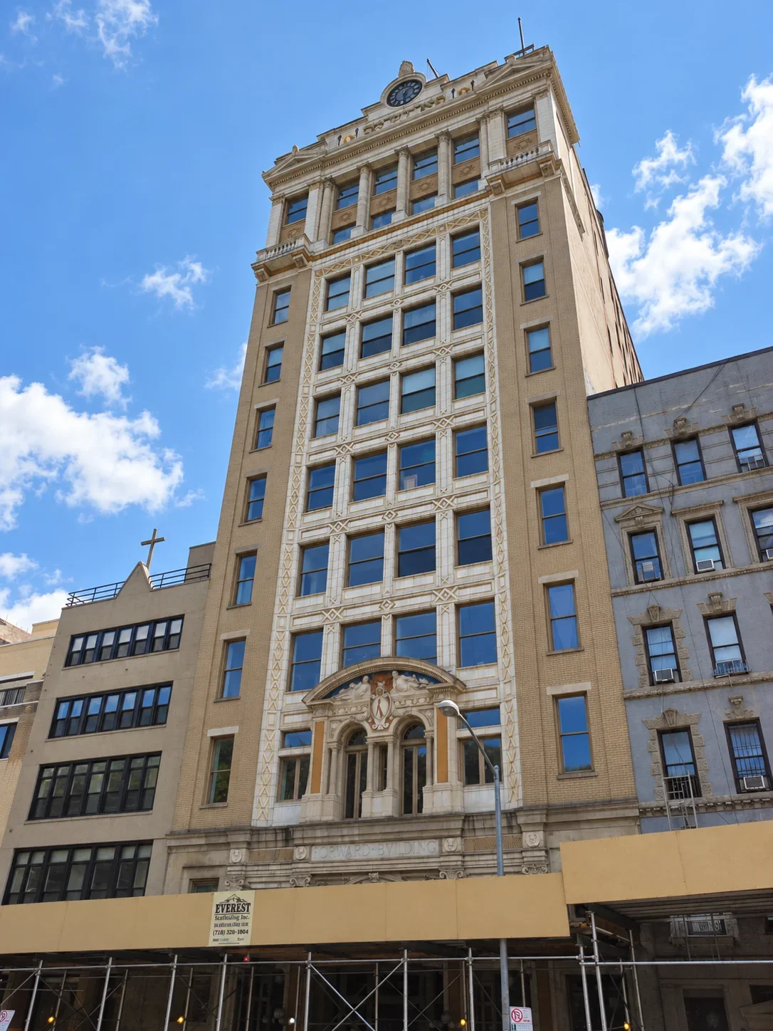 The ten-story Jewish Daily Forward Building at 173–175 East Broadway, designed by George A. Boehm and completed in 1912.