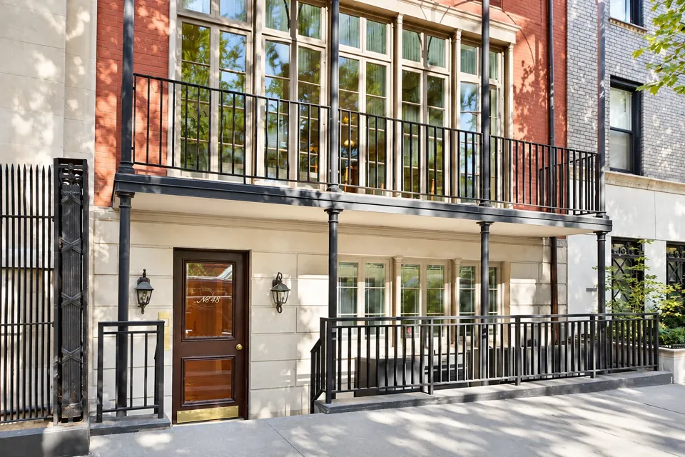 The entrance to 48 Gramercy Park North beneath the dark iron verandas.