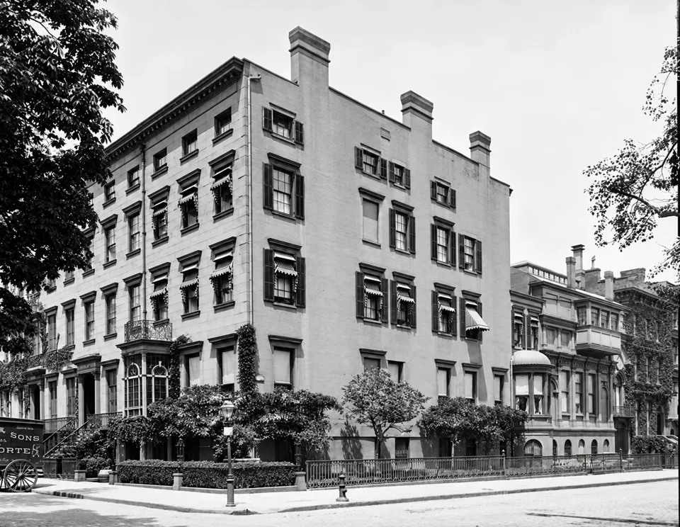 Stanford White’s former house and neighboring houses before the Gramercy Park Hotel was built.