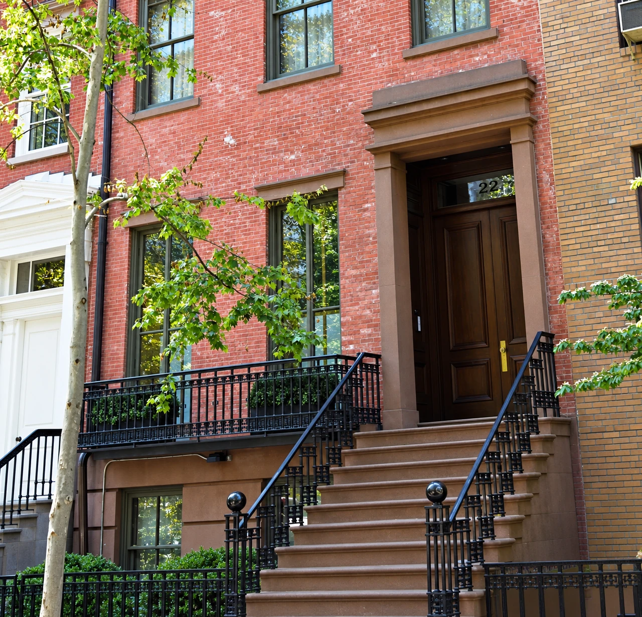 The brownstone entrance in 2016, with later ironwork at the stoop and balcony.