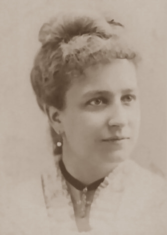A photographic portrait of the soprano Emma Thursby by Mora
