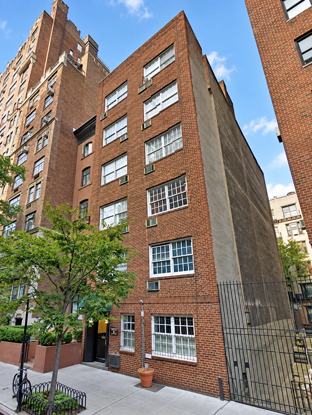The narrow red-brick façade and broad windows of 39A Gramercy Park North.