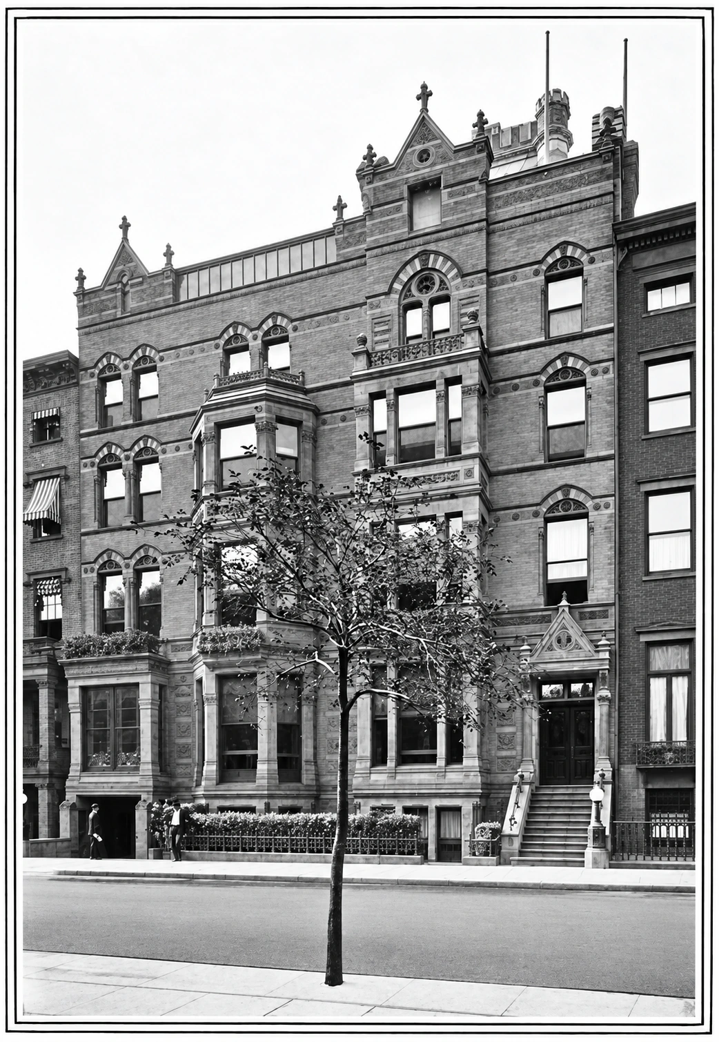The Tilden Mansion facing Gramercy Park, with its projecting bays, carved facade and two entrance stoops, in a photograph published in 1907.